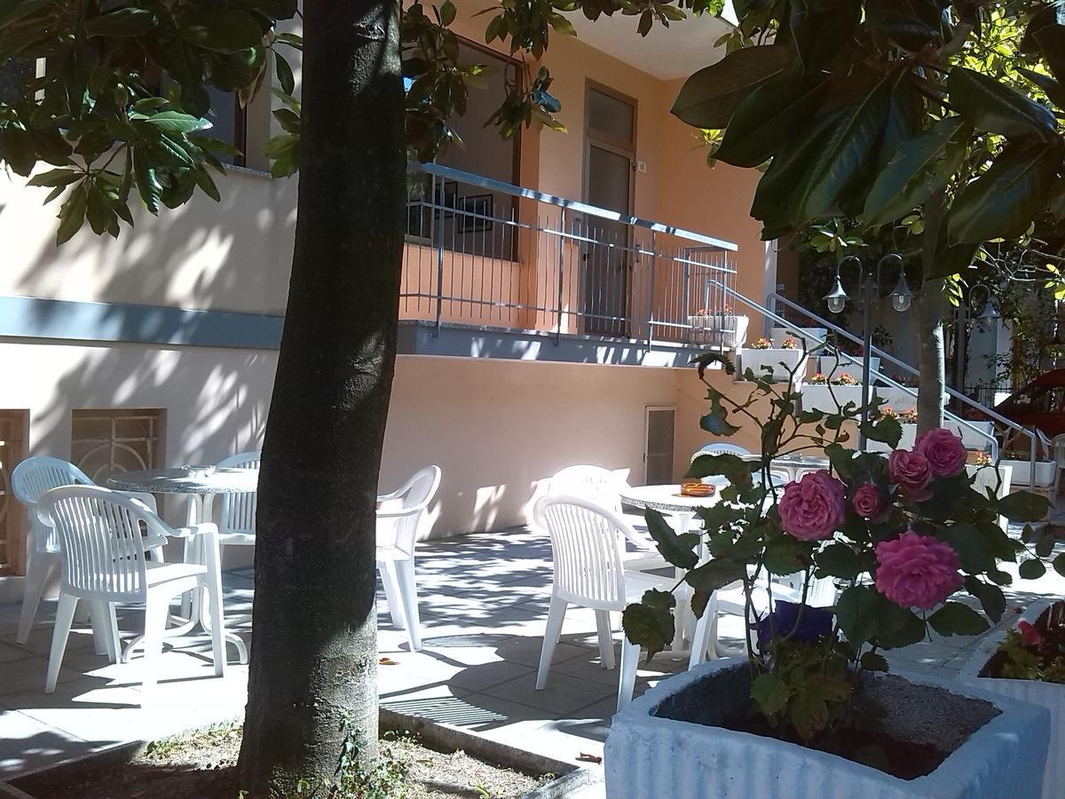 K2 Hotel Cattolica Exteriör bild