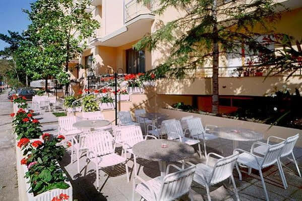K2 Hotel Cattolica Exteriör bild